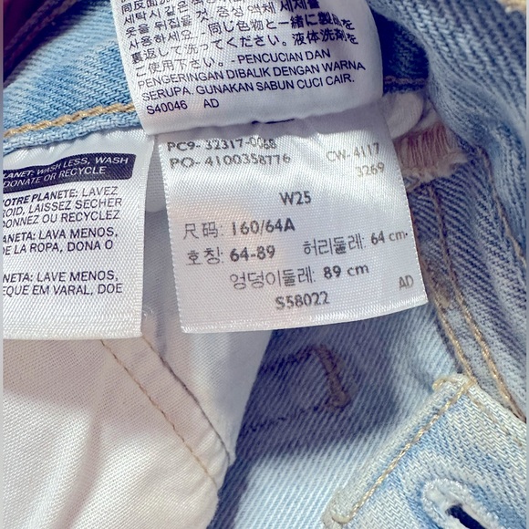 Levi’s 501 light blue denim shorts. Size 25 - Picture 3 of 3